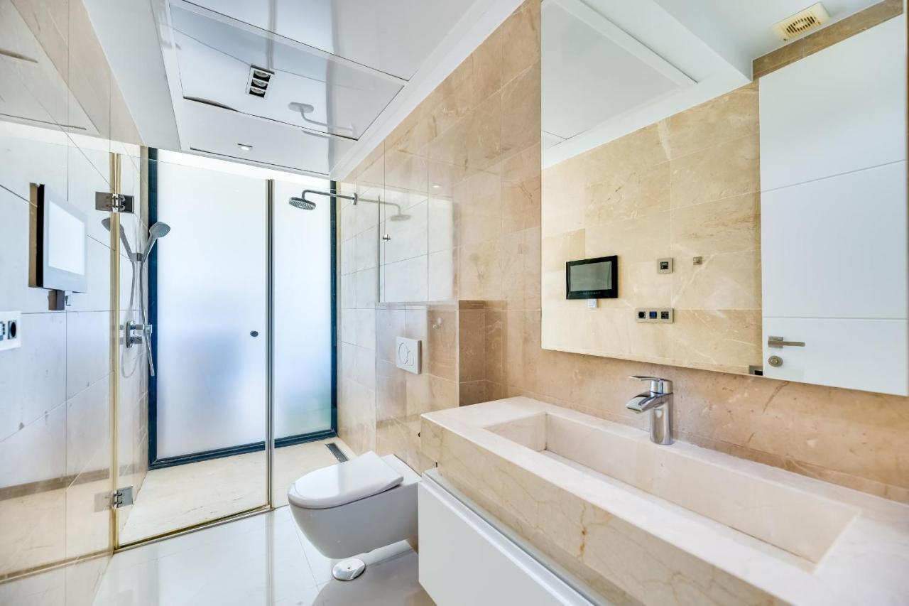 About Azur Villa Marbella