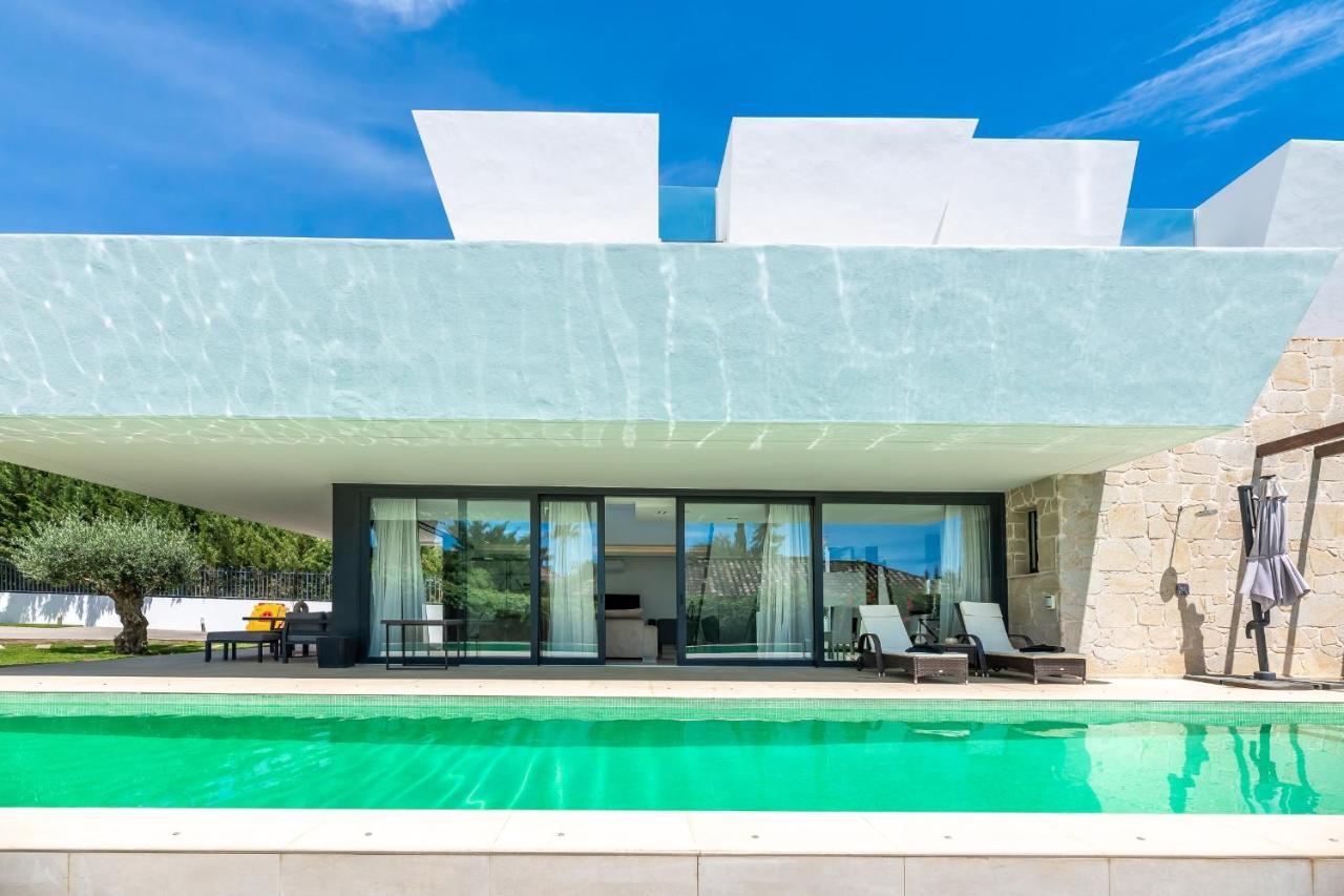 About Azur Villa *